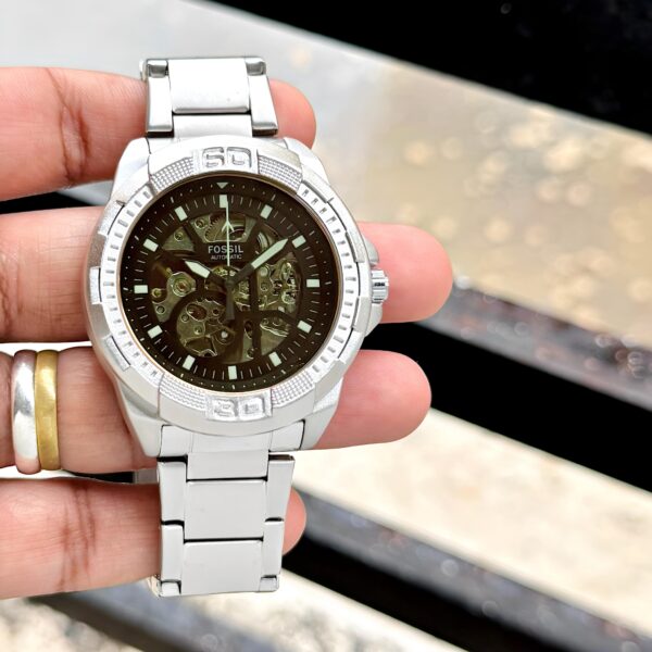 Daring and complex inside and out, our new motion-powered automatic Modern Machine makes an unforgettable impression on your outfit. - Image 4