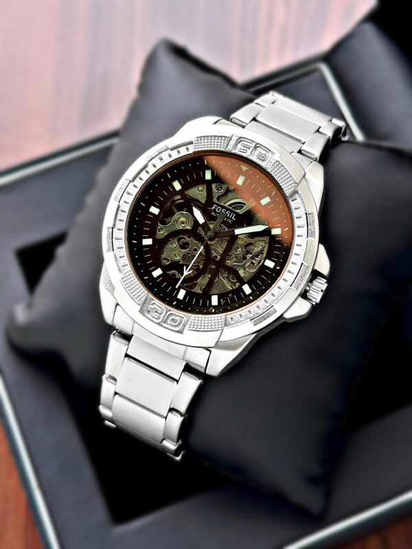 Daring and complex inside and out, our new motion-powered automatic Modern Machine makes an unforgettable impression on your outfit. - Image 3