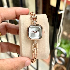 TIFFANY HARDWEAR STYLE – ICONIC LUXURY MEETS MODERN FEMININITY