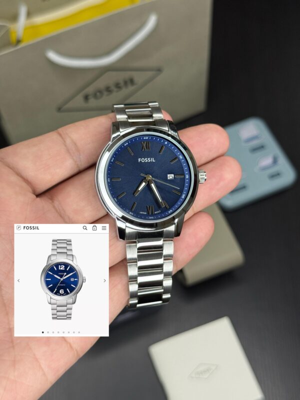 Its sleek design complements any casual outfit, making it the perfect accessory for everyday wear. - Image 3