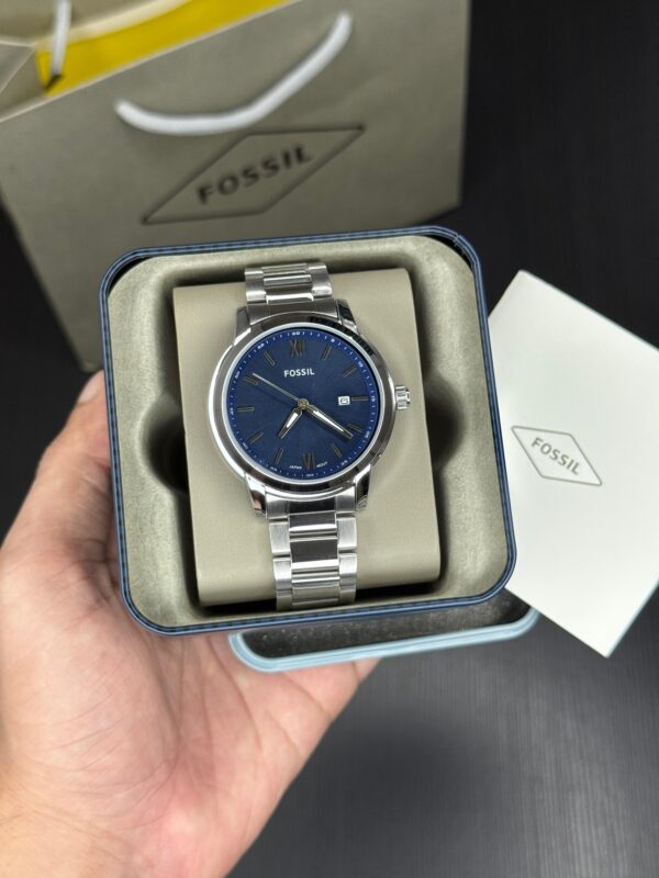 Its sleek design complements any casual outfit, making it the perfect accessory for everyday wear.