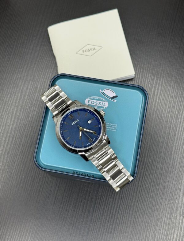 Its sleek design complements any casual outfit, making it the perfect accessory for everyday wear. - Image 2