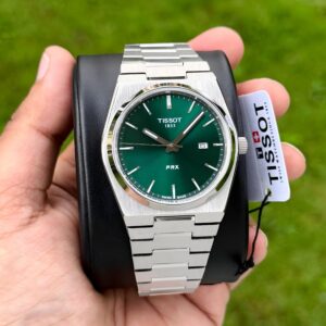 The Tissot PRX is a stylish and modern reinterpretation of a classic design making it a perfect blend of vintage aesthetics and contemporary craftsmanship. ✅