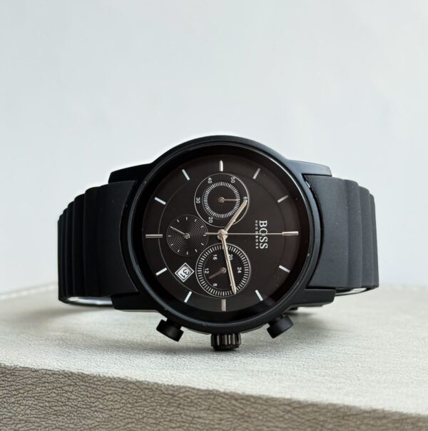 Elegant and sporty, stylish, travel, refined, vintage... The Hugo Boss watch completes the perfect Business look.🔥 - Image 3