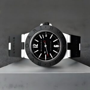 With its Italian flair, its cool, casual design and lightweight case, the Bulgari Aluminium has always been a great summer watch companion.