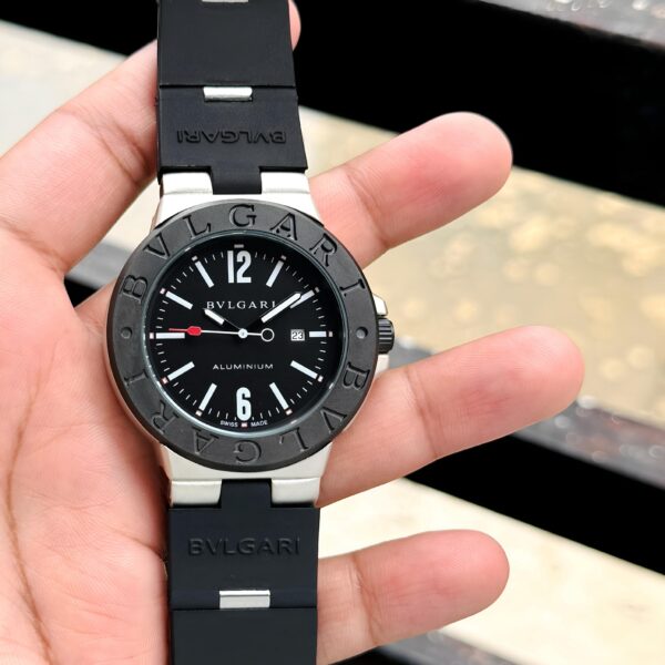 With its Italian flair, its cool, casual design and lightweight case, the Bulgari Aluminium has always been a great summer watch companion. - Image 5