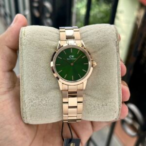 DANIEL WELLINGTON ICONIC LINK EMERALD – ELEGANCE IN GREEN & ROSE GOLD