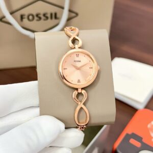 The Fossil Women's Collection is a comfortable-to-wear wrist watch that offers its owner precise timekeeping and exclusive looks. ✅