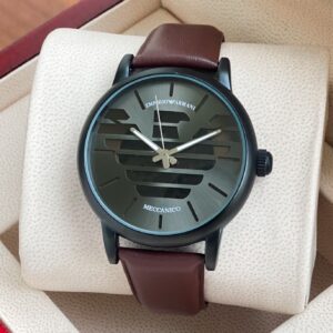 The name suggests its revolutionary character, as the term Emporio suggests a type of democratic fashion ⭐