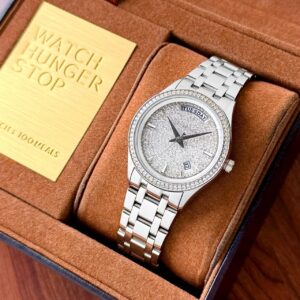 The Michael Kors Kiley is a chic and contemporary timepiece that blends elegance with everyday wearability & elevates any look with effortless style. watch ⌚