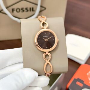 The Fossil Women's Collection is a comfortable-to-wear wrist watch that offers its owner precise timekeeping and exclusive looks. ✅