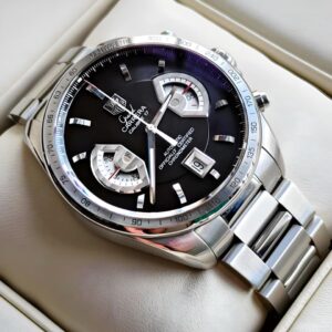 The Luminous & Luxurious Tag Heuer Carrera Calibre 17 will give extreme level of looks to your wrist in every occasion or combination. ✅