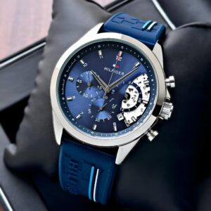 Designed with signature styling, durable stainless-steel build, and precise quartz movement to ensure both looks and reliability. ⌚