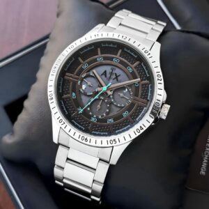 , with masculine & Urban edge ensures accuracy with effortless class, making it ideal for both formal and casual wear. ⌚